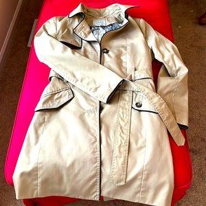 Trench coat, Top coat, duster 🧥, H&M size 8 ( fits like 4-6), beige lined coat